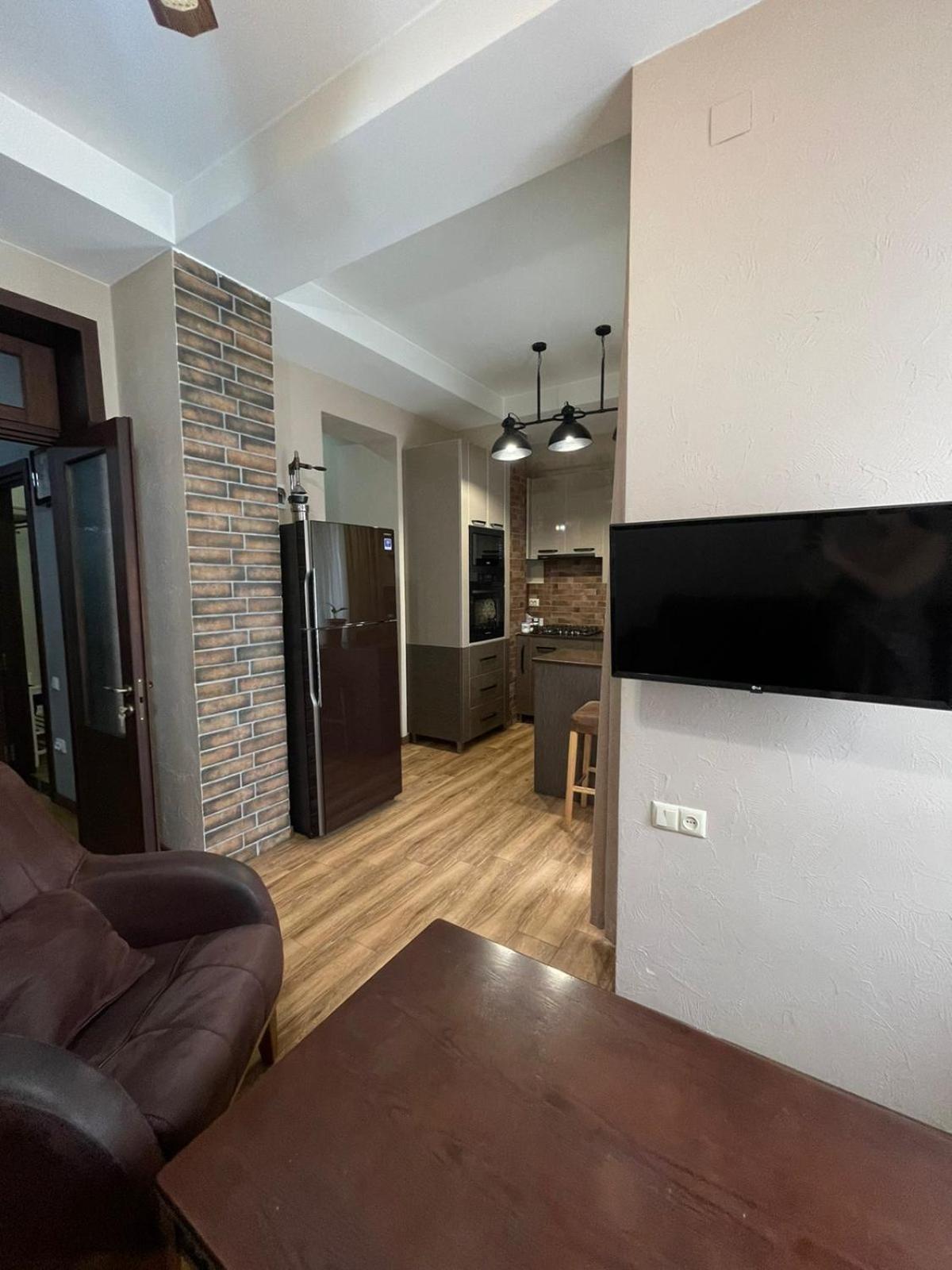 Apartment Anzi บาทูมิ ภายนอก รูปภาพ
