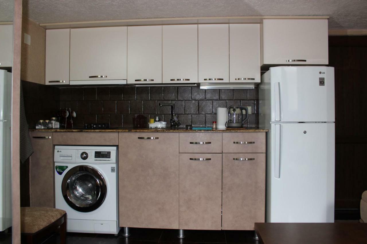 Apartment Anzi บาทูมิ ภายนอก รูปภาพ